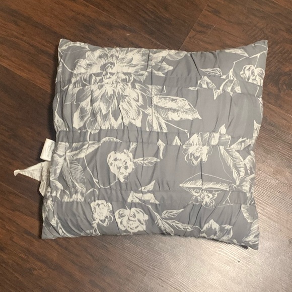 Farmhouse throw pillow - Picture 2 of 3